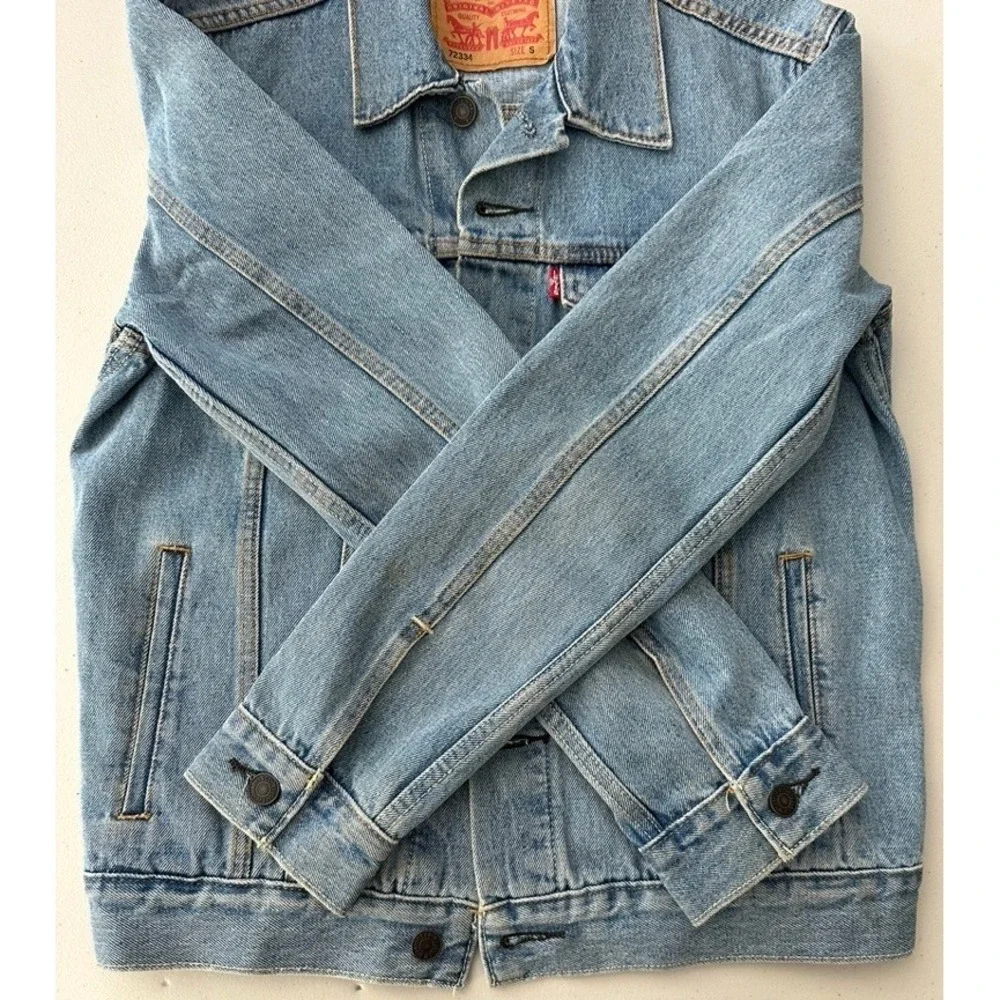 Levis Mens Denim Trucker Jacket S Light Wash Blue Cotton Jean Coat 72334